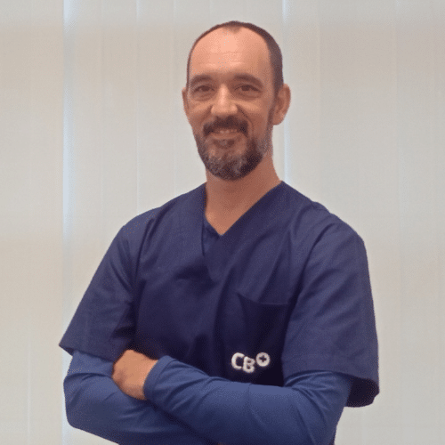 https://creu-blanca.es/wp-content/uploads/Fotos-equipo-medico-tamano-web-1-1.png